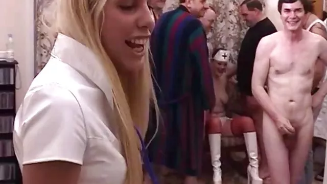الكبار لا التسجيل جينا الصب سكسعرب نار